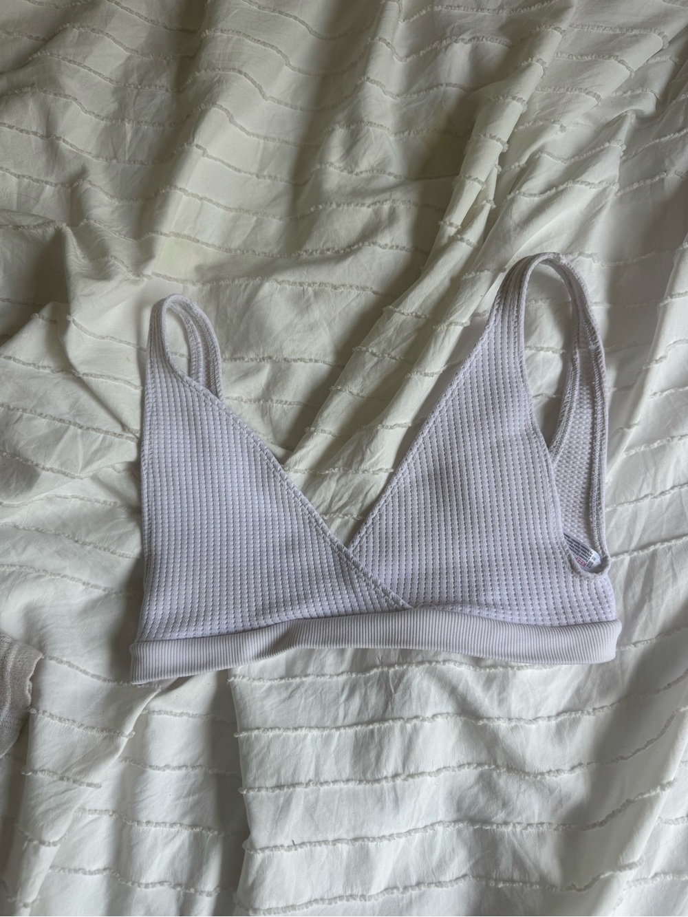 Urban Outfitters Ribbed White V-Neck Bralette - Picture 4 of 5